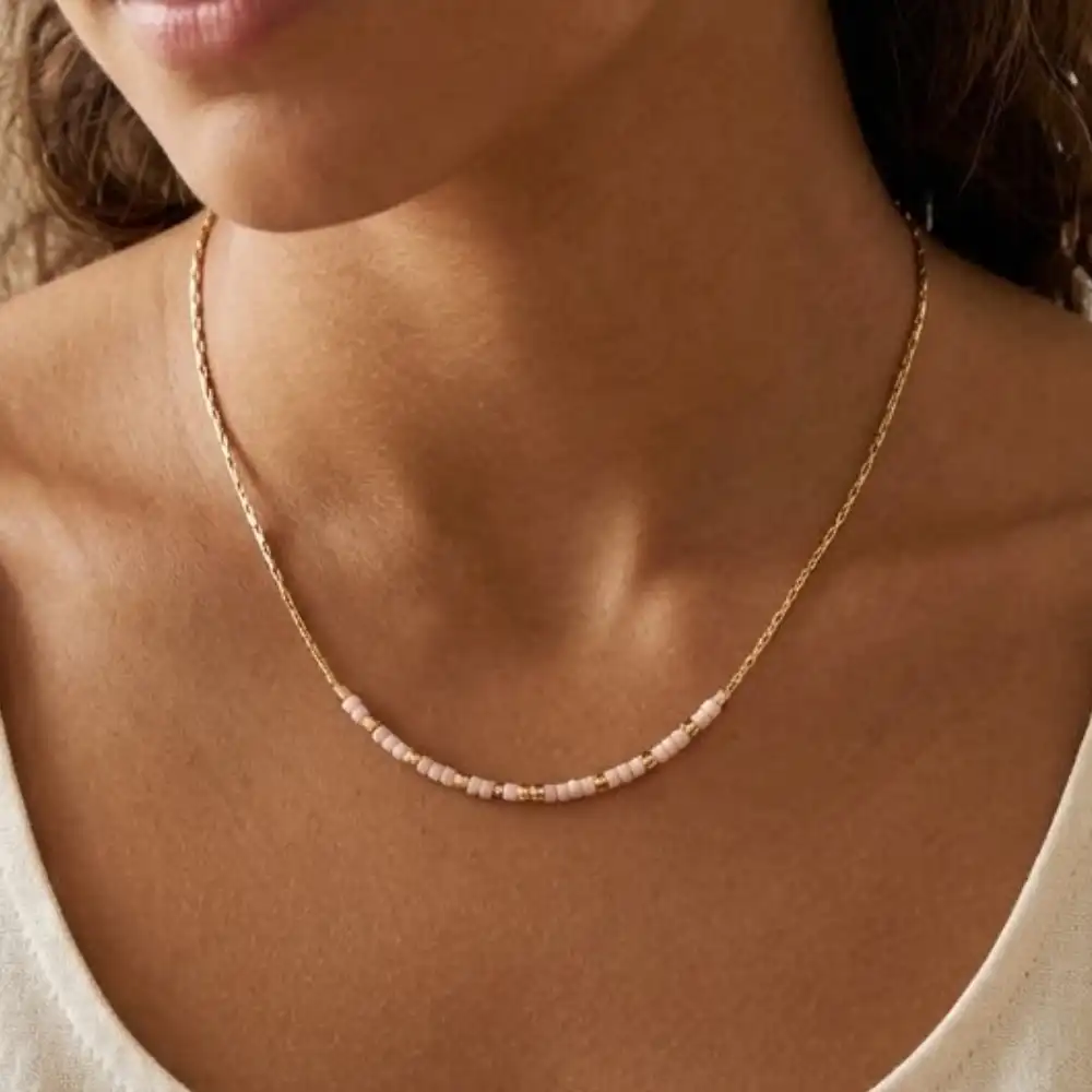 Rondo Paloma Pearl Necklace model2
