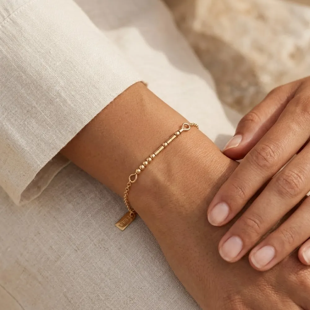 Classic Bar Gold Bracelet3